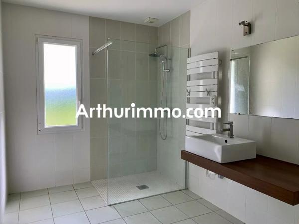 Vente                                                      Maison
                        
                     4 pièces                      121 m2                     à Saint-Amand-sur-Sèvre