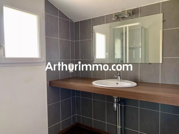 Vente                                                      Maison
                        
                     4 pièces                      121 m2                     à Saint-Amand-sur-Sèvre