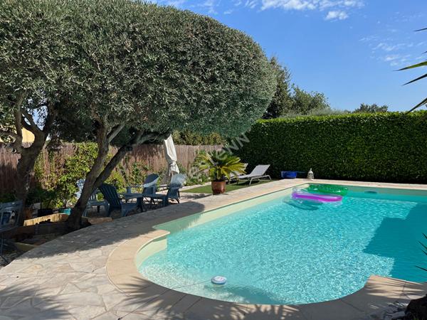 Maison Six Fours Les Plages de 4 pieces en Plain pied