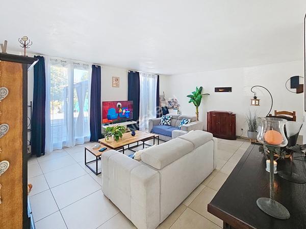 Maison Six Fours Les Plages de 4 pieces en Plain pied