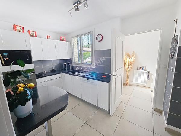 Maison Six Fours Les Plages de 4 pieces en Plain pied