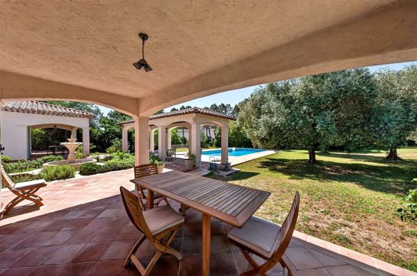 Vente Villa de luxe Mouans-Sartoux 9 Pièces 277 m²