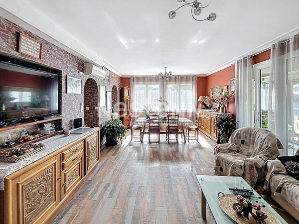 A VENDRE LAROQUE D'OLMES VILLA T5 AVEC PISCINE