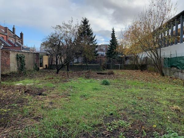 Terrain
        
        - 365 m² 179 000 € *