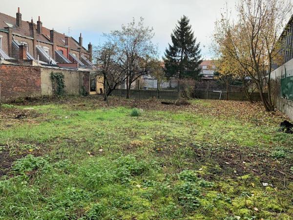 Terrain
        
        - 365 m² 179 000 € *