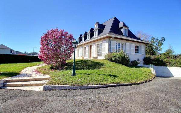 Maison à vendre    7 pièces • 197 m2 Morlaàs