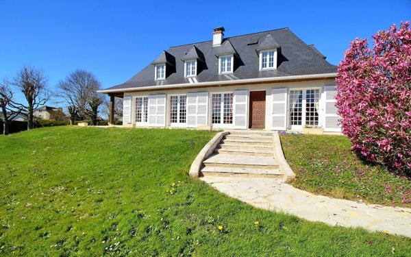 Maison à vendre    7 pièces • 197 m2 Morlaàs