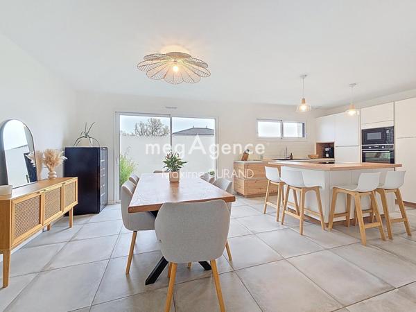 Maison à LA ROMAGNE, 49740 - 6 pièces 136m²