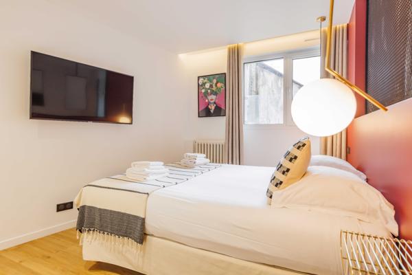 VENTE — PLATEAU COMMERCIAL 285 M² | PARIS 1er étage complet | 5 appartements para-hôteliers |