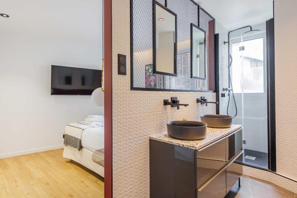 VENTE — PLATEAU COMMERCIAL 285 M² | PARIS 1er étage complet | 5 appartements para-hôteliers |