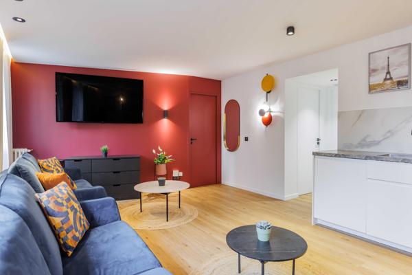 VENTE — PLATEAU COMMERCIAL 285 M² | PARIS 1er étage complet | 5 appartements para-hôteliers |