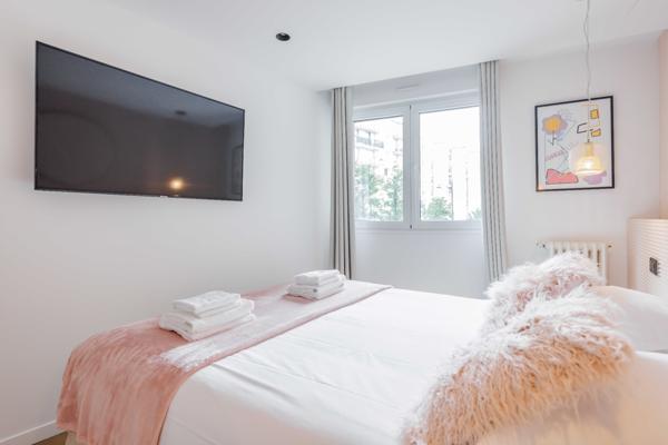 VENTE — PLATEAU COMMERCIAL 285 M² | PARIS 1er étage complet | 5 appartements para-hôteliers |