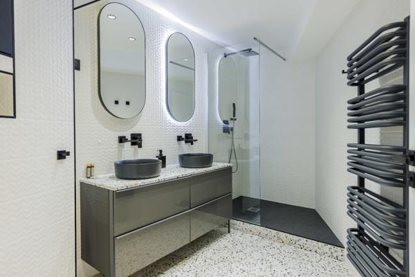 VENTE — PLATEAU COMMERCIAL 285 M² | PARIS 1er étage complet | 5 appartements para-hôteliers |