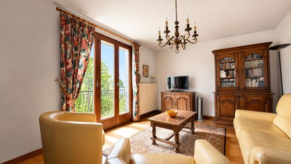 Maison avec sous-sol complet et une vue sur le Salève