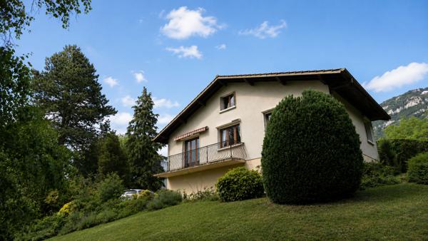 Maison avec sous-sol complet et une vue sur le Salève