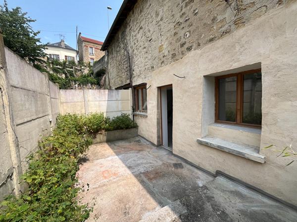 Local commercial Pontoise 5 pièce(s) 234 000 € ** - Référence 10994