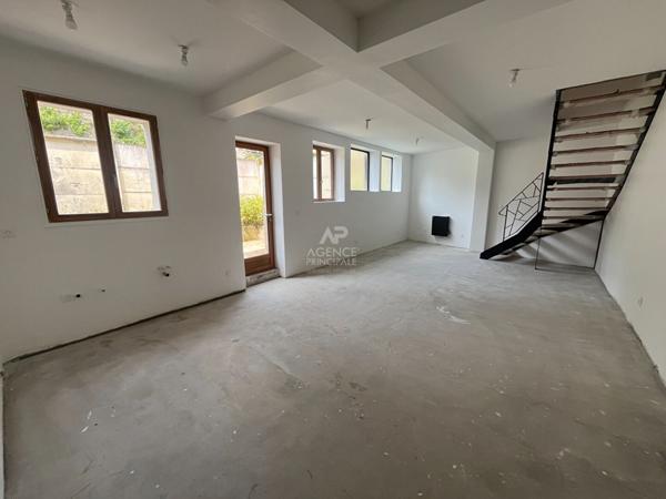 Local commercial Pontoise 5 pièce(s) 234 000 € ** - Référence 10994
