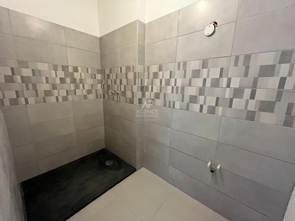 Local commercial Pontoise 5 pièce(s) 234 000 € ** - Référence 10994