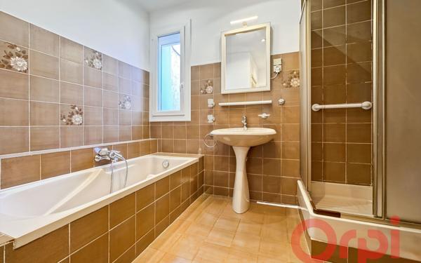 Maison à vendre    4 pièces •  Marseille 16