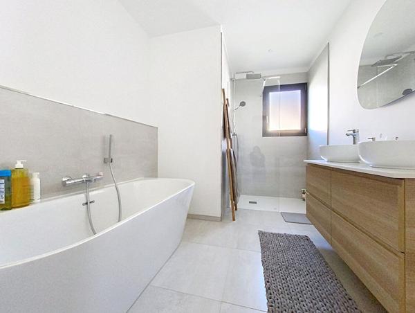 Belle maison neuve 134 m², 4 chambres, de plain pied à Bressols au sud de Montauban