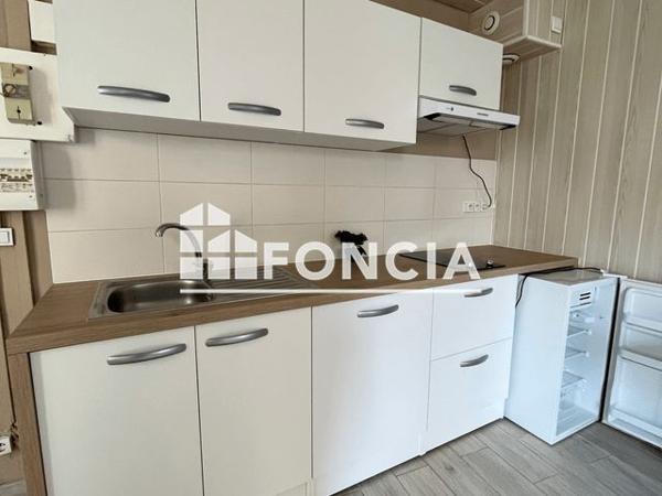 Location Studio meublé 24.02 m² - 23 RUE DU PONT Niort 79000