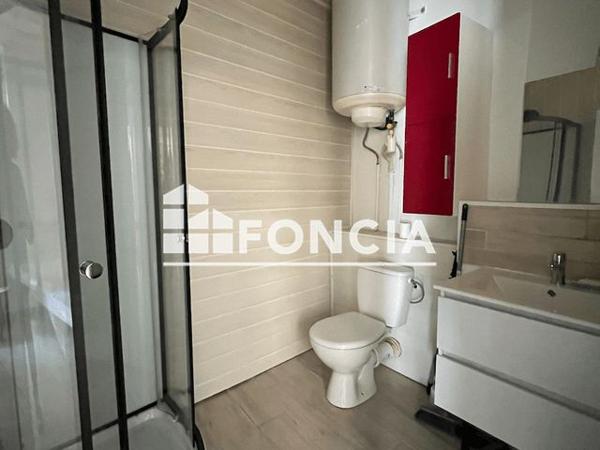 Location Studio meublé 24.02 m² - 23 RUE DU PONT Niort 79000