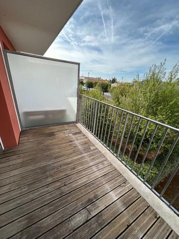 T2 lumineux avec balcon et parking sécurisé