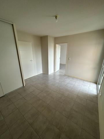 T2 lumineux avec balcon et parking sécurisé