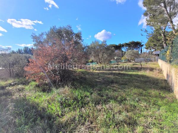 VENTABREN Terrain 1200m2 quartier recherché, libre constructeur