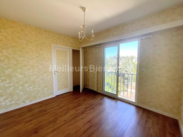 Appartement 111,32 m2 quartier St Serge avec garage fermé