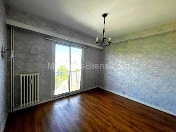 Appartement 111,32 m2 quartier St Serge avec garage fermé