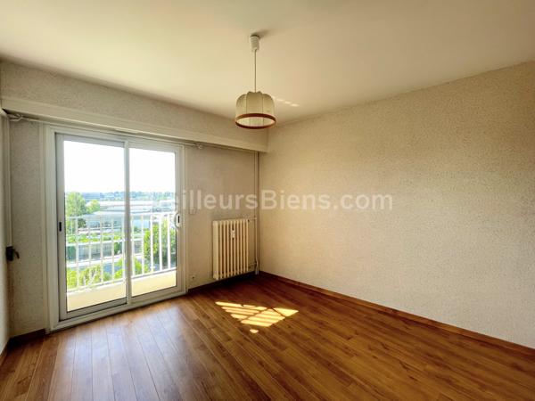 Appartement 111,32 m2 quartier St Serge avec garage fermé