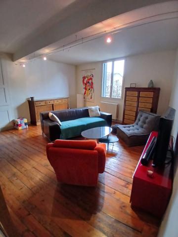 Maison Aurillac Atypique avec du cachet et de grands volumes , Aurillac