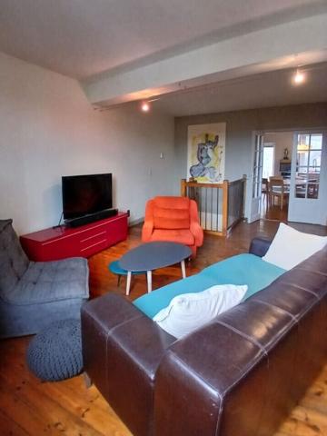 Maison Aurillac Atypique avec du cachet et de grands volumes , Aurillac