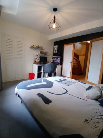 Maison Aurillac Atypique avec du cachet et de grands volumes , Aurillac