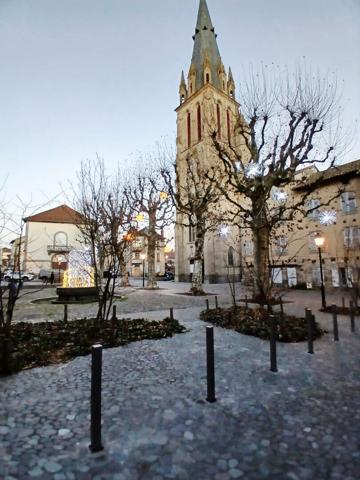 Maison Aurillac Atypique avec du cachet et de grands volumes , Aurillac