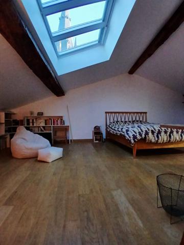 Maison Aurillac Atypique avec du cachet et de grands volumes , Aurillac