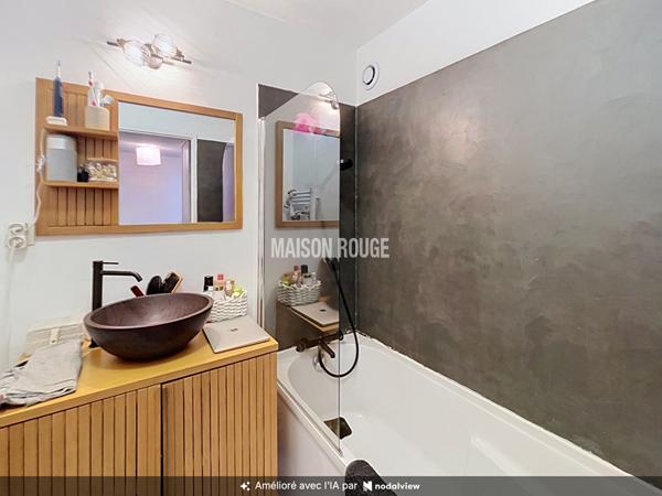 Appartement T3 55 m2 , balcon et 2 places de stationnement