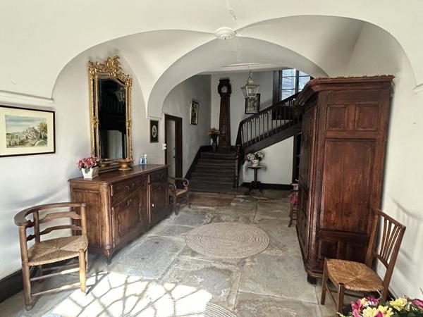 Demeure Historique du XIVe , Potentiel Accueil ou vaste maison familiale Vallées du Viaur et du Tarn Requista