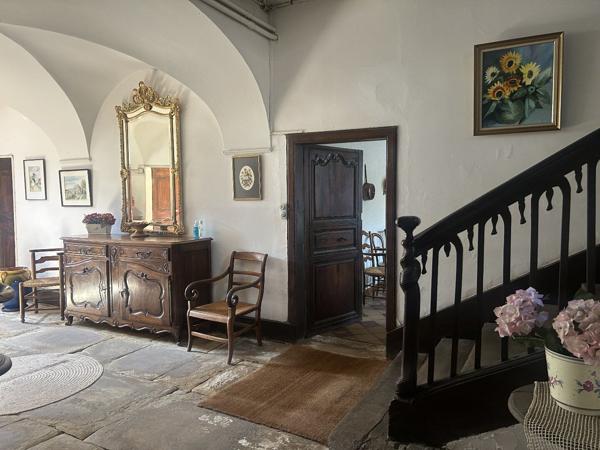 Demeure Historique du XIVe , Potentiel Accueil ou vaste maison familiale Vallées du Viaur et du Tarn Requista