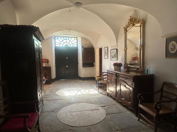 Demeure Historique du XIVe , Potentiel Accueil ou vaste maison familiale Vallées du Viaur et du Tarn Requista