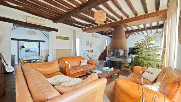 Ancien corps de ferme de 296m² – 5 chambres - À 12 min de Sens