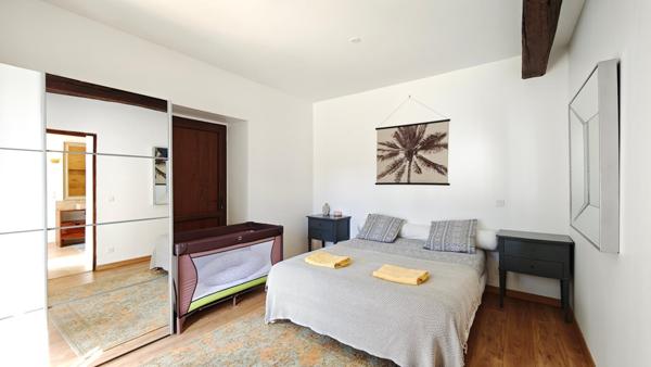 Ancien corps de ferme de 296m² – 5 chambres - À 12 min de Sens