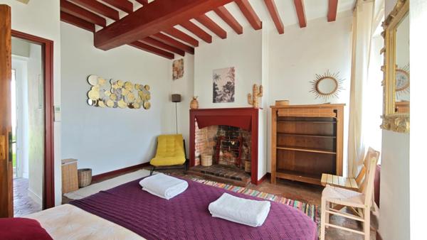 Ancien corps de ferme de 296m² – 5 chambres - À 12 min de Sens