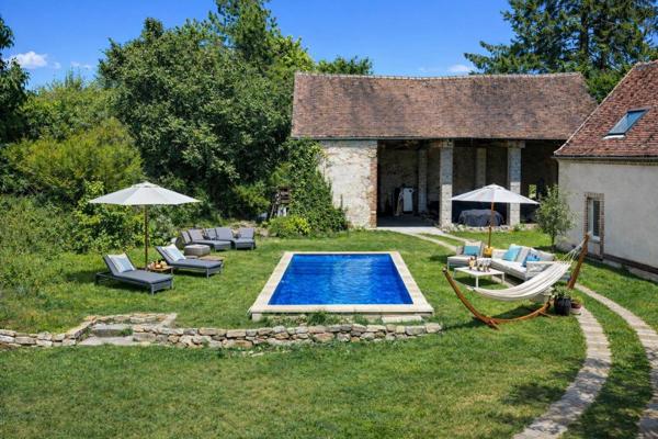 Ancien corps de ferme de 296m² – 5 chambres - À 12 min de Sens