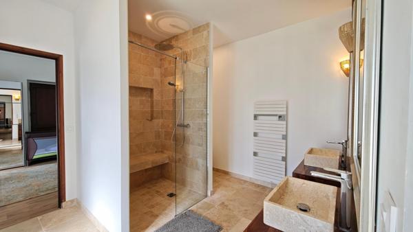 Ancien corps de ferme de 296m² – 5 chambres - À 12 min de Sens