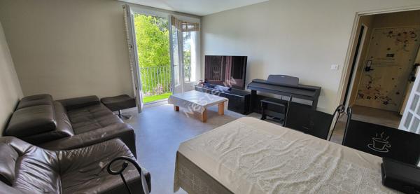 Nantes Facultés / Recteur Schmitt : En vente ! Appartement T4 DPE D, 3 chambres, 74m², parking couvert boxable et cave. A 100m du tram ligne 2. Petits commerces à pied !