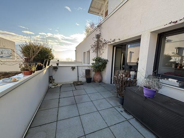 BASSENS - Appartement T2 récent avec terrasse et garage