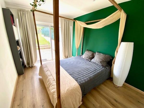 Pavie - Maison de plain-pied rénovée 124m2 avec jardin clôturé