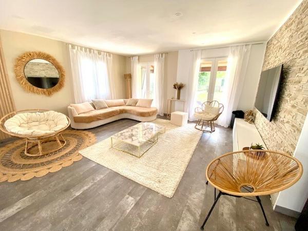 Pavie - Maison de plain-pied rénovée 124m2 avec jardin clôturé